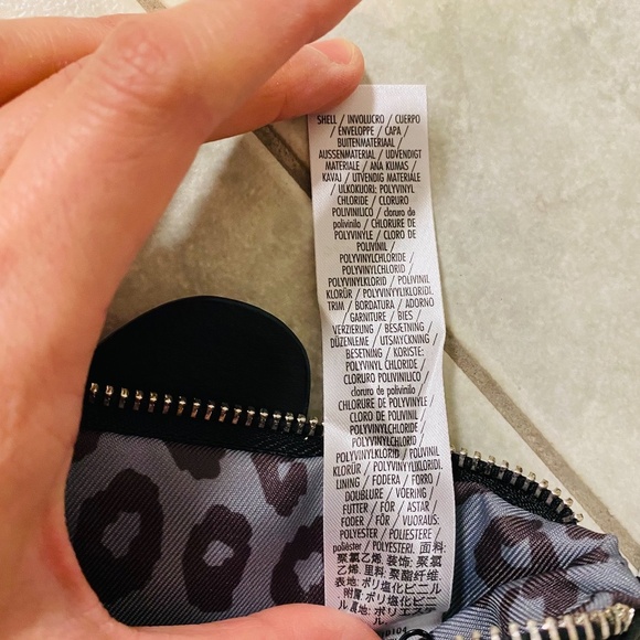 Disney Store Minnie Mouse Wristlet - Never Used, NWT - Picture 4 of 4